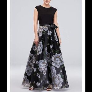 SLNY Short Sleeve Floral Print Organza Ballgown Dress with Satin Belt. Size 10